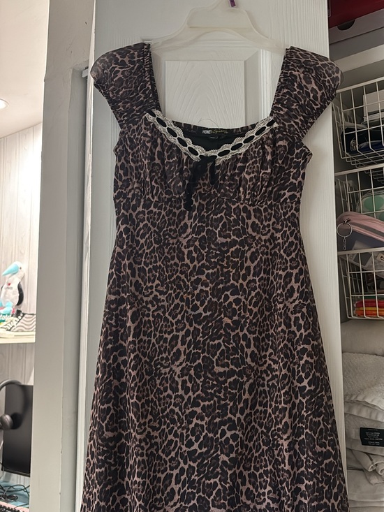Dresses & Skirts - Vintage Leopard Print Cap-Sleeve Dress in Brown